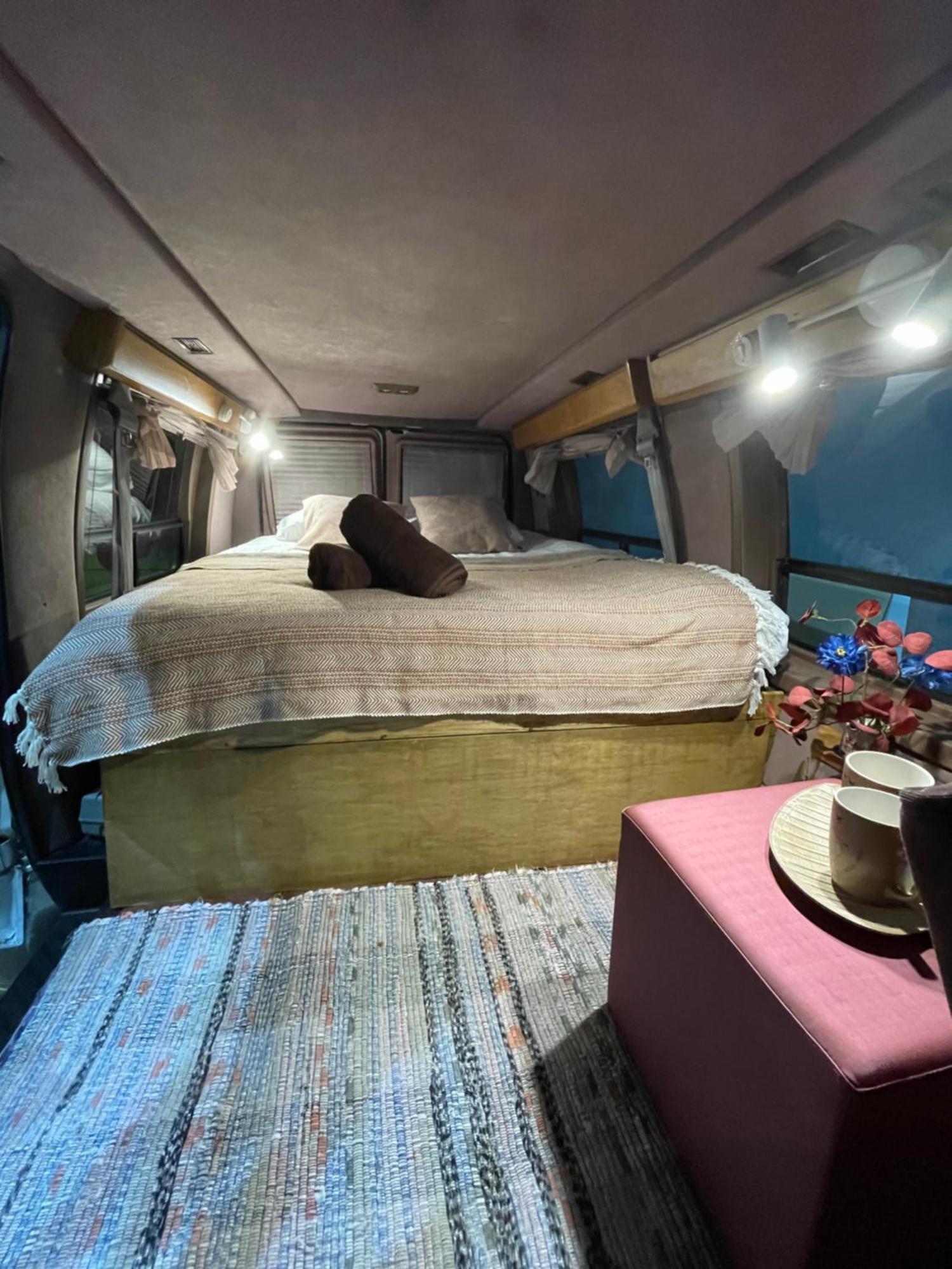 Urban Van Glamping Рига Экстерьер фото